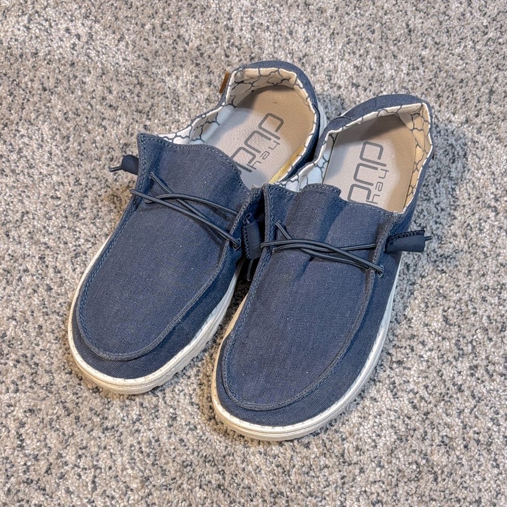 Ladies Hey Dudes Shoes Size 9